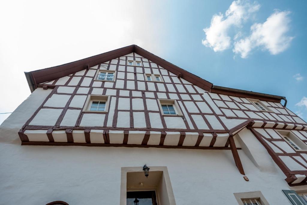 Zur Alten Weinkelter - Bezauberndes Fachwerkhaus Aus Der Spaetgotik Von 1451 - Top Lage Fuer Aktivitaeten - Fahrradkeller Ellenz-Poltersdorf Bagian luar foto